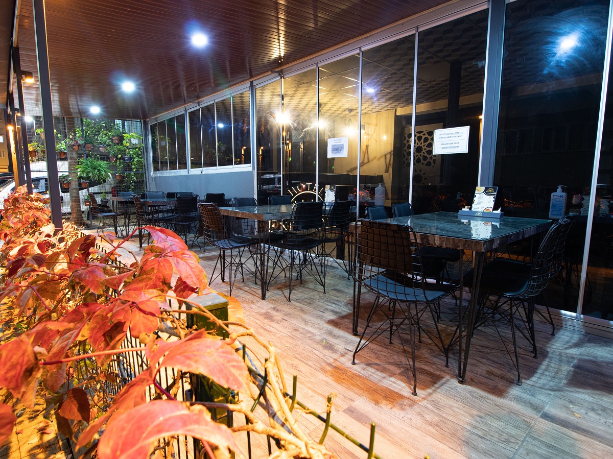restaurantt.jpg