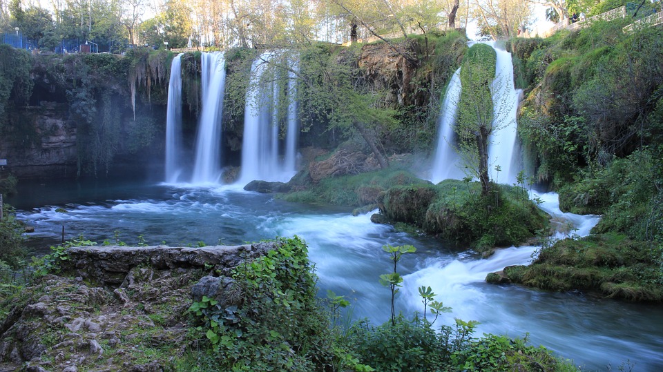 waterfall-523544_960_720.jpg