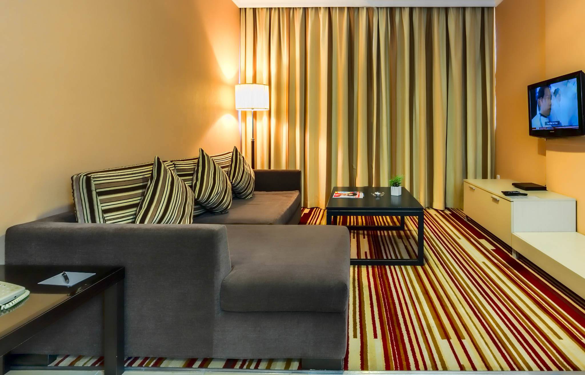 es-livingroom-6.jpg