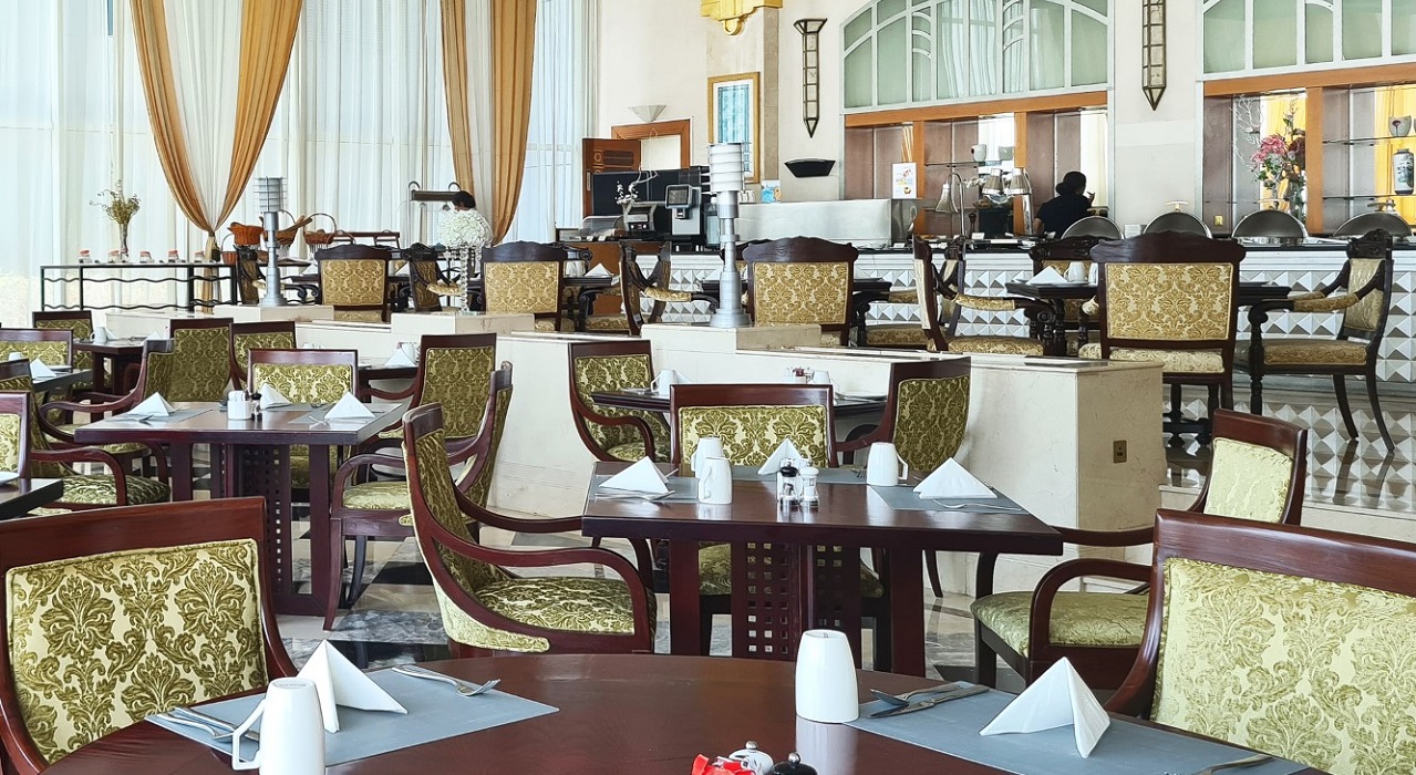Restaurant | Corniche Hotel Sharjah