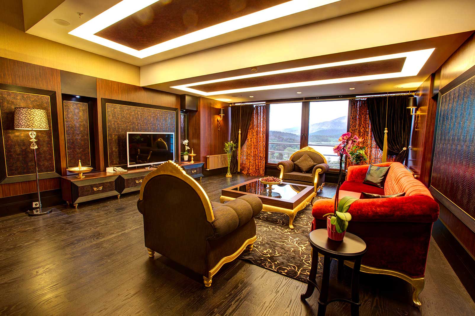 KING SUITE WITH SPA BATH