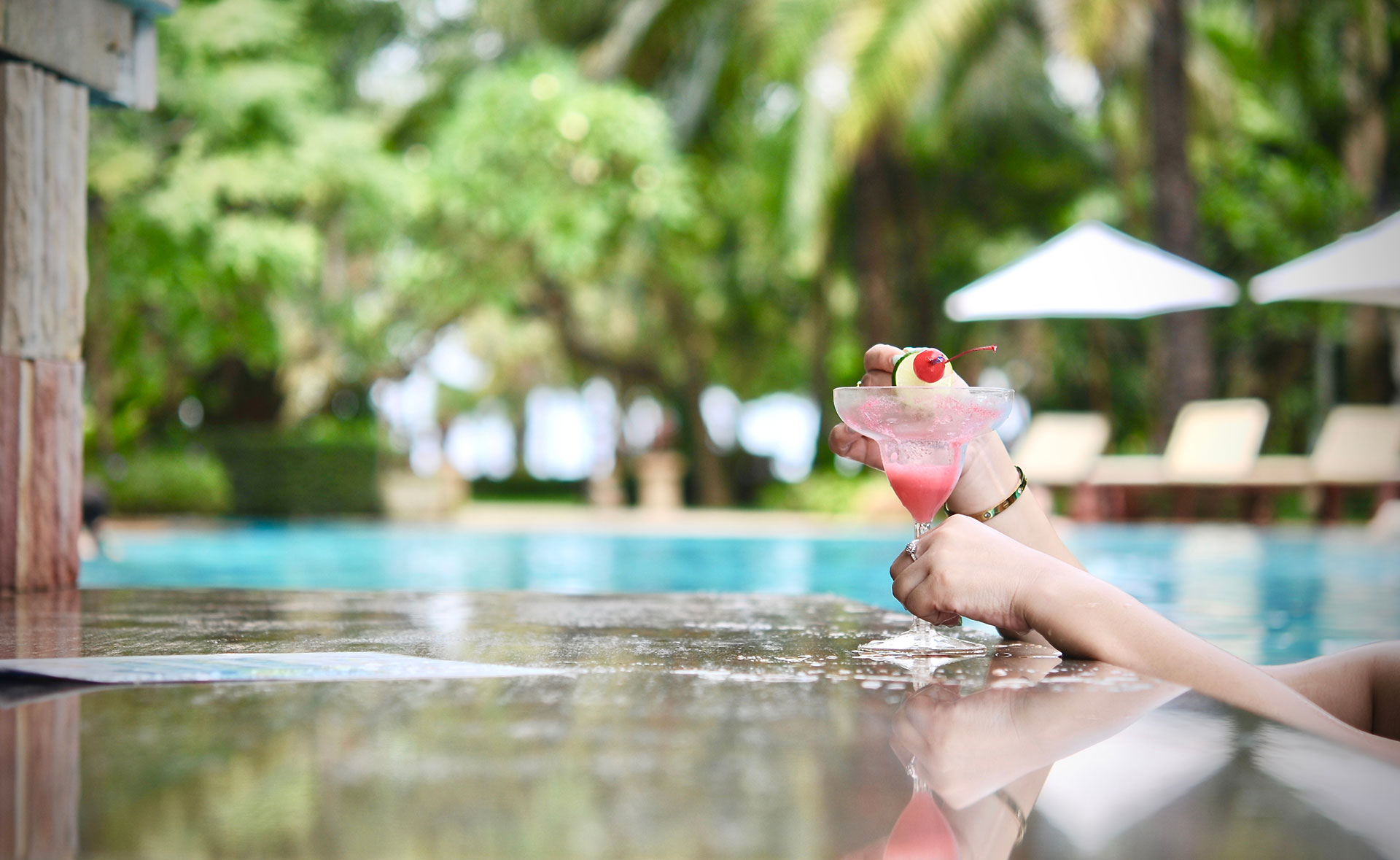 poolbar.jpg