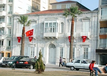 atatUrk_evI_mUzesI.jpg