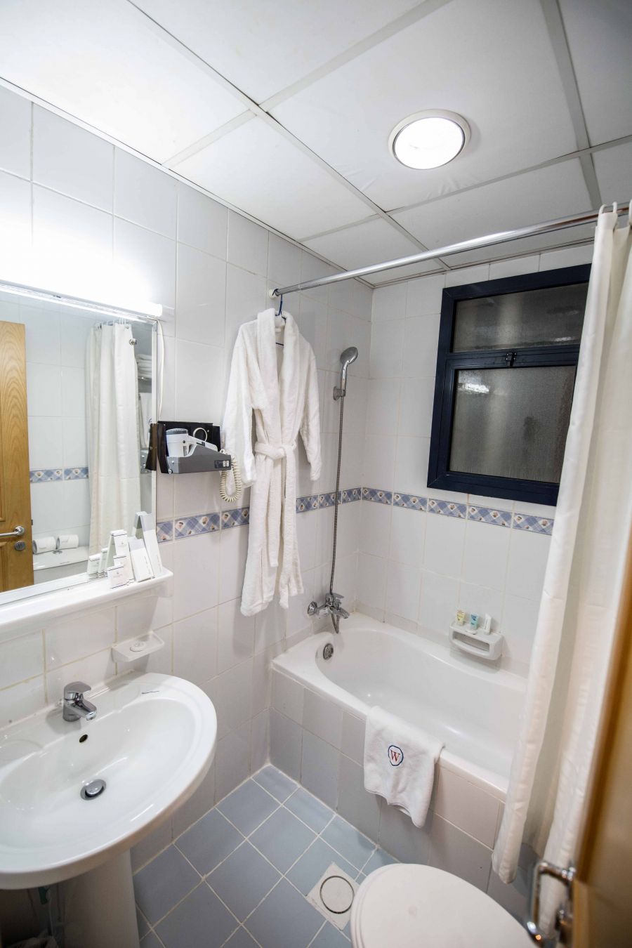 BATHROOM-(2).jpg