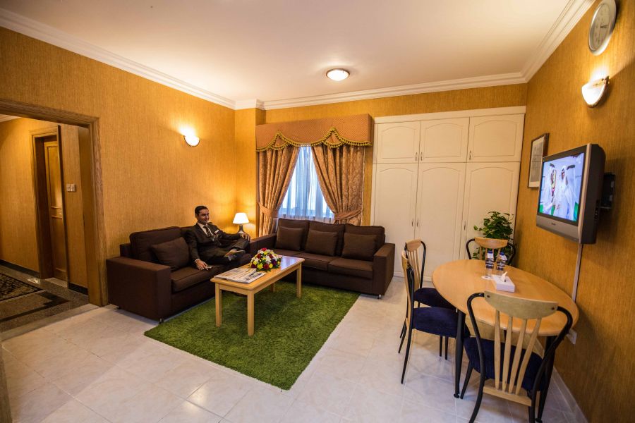 LIVING-ROOM-OF-1-BR-(1).jpg