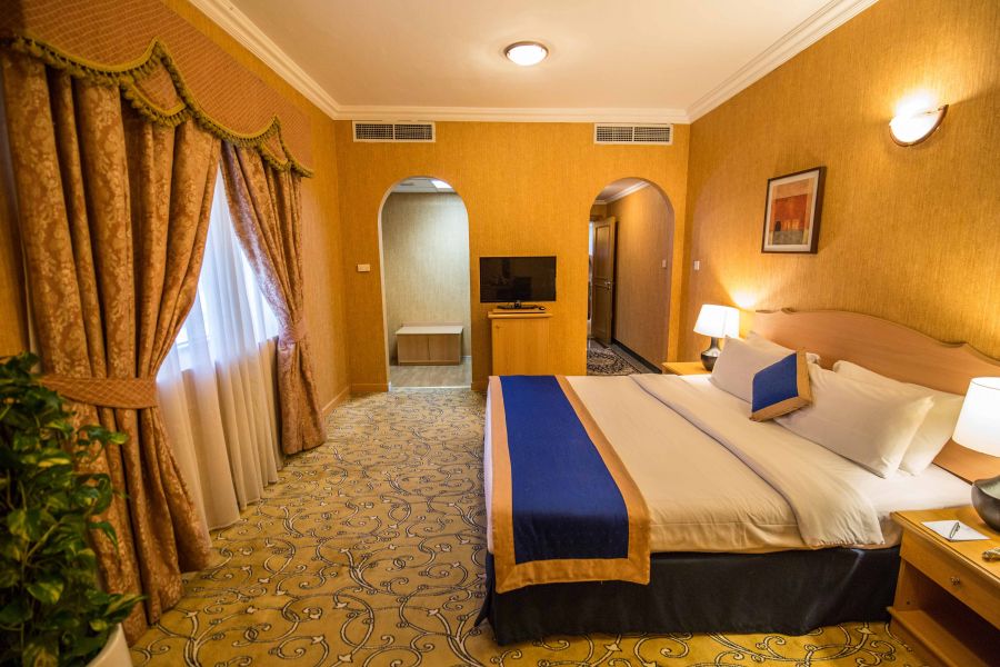 MASTER-BED-ROOM-WITH-PASSAG.jpg