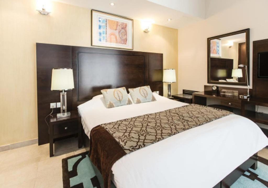 One Bedroom Apartment Queen