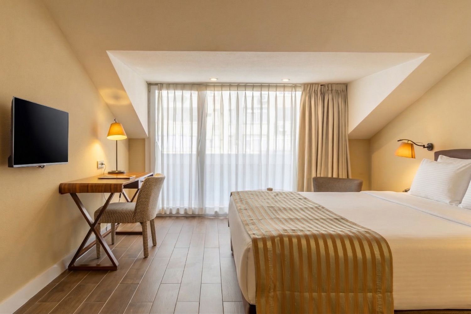 Küvetli Çatı Odası