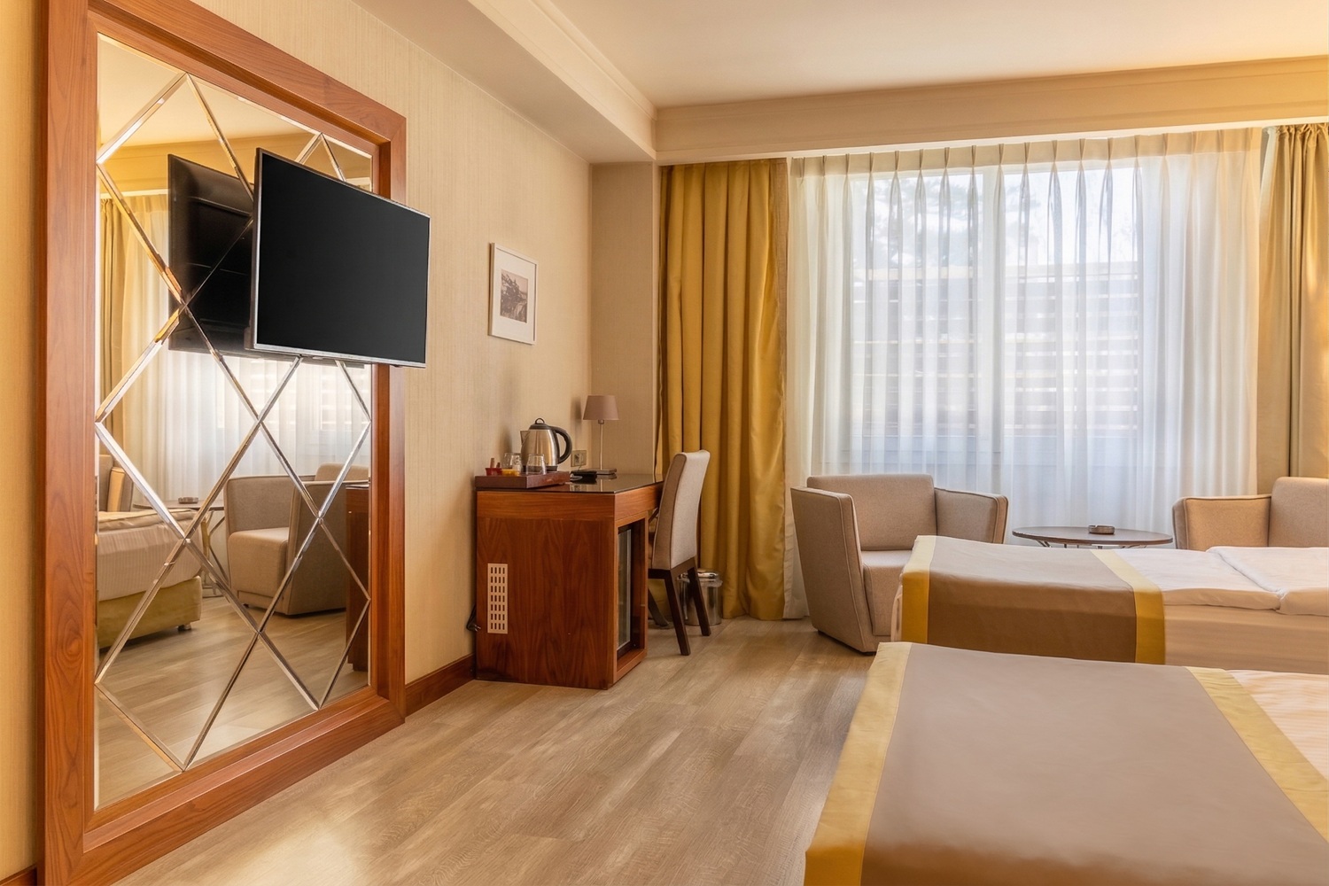 Standard Double or Twin Room Image 3