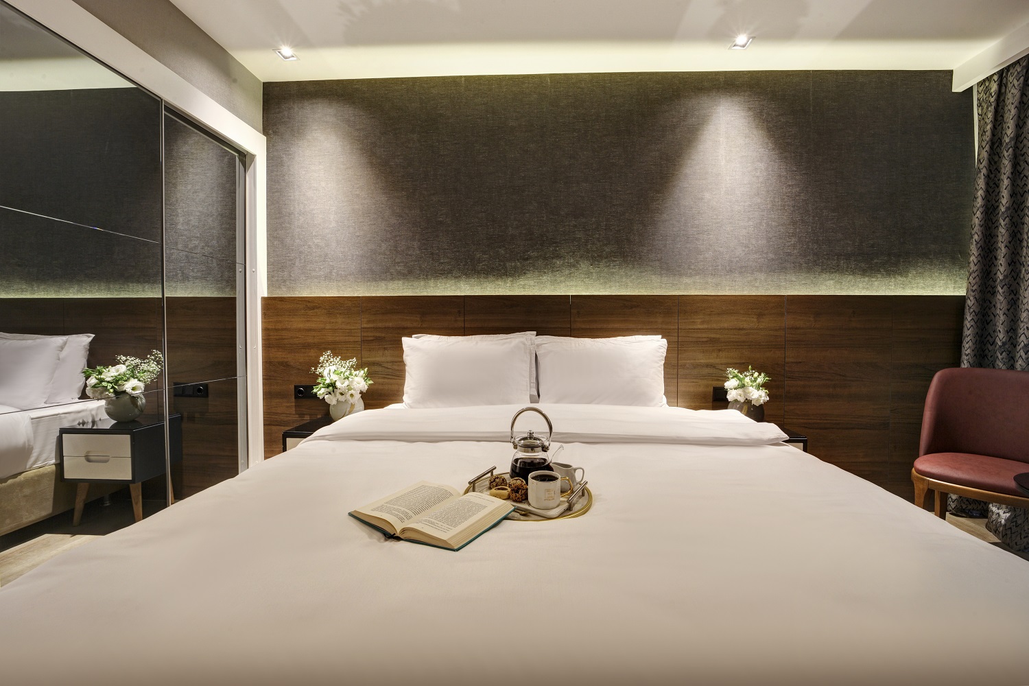 Standard Double or Twin Room Image 6