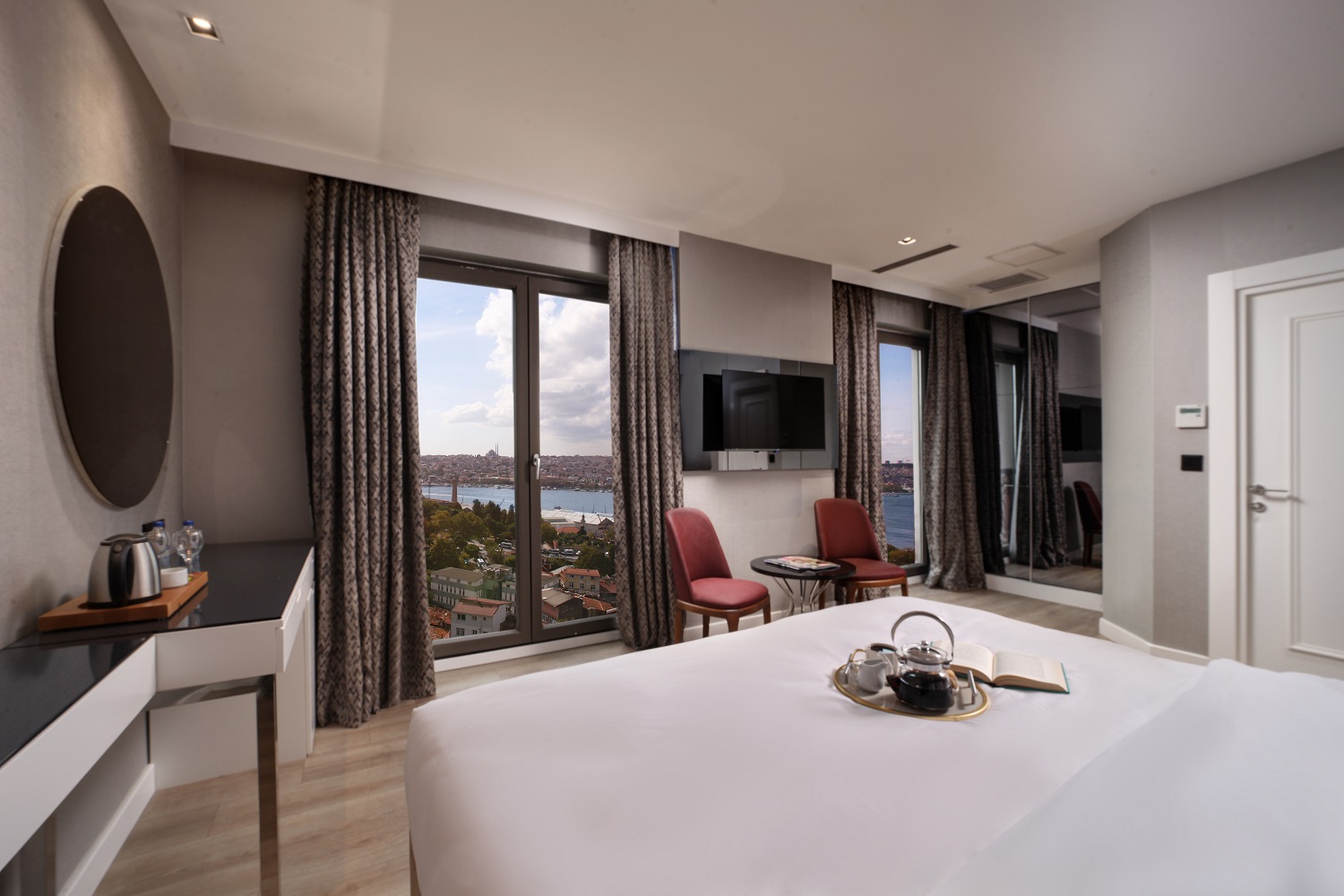 Standard Double or Twin Room Image 4