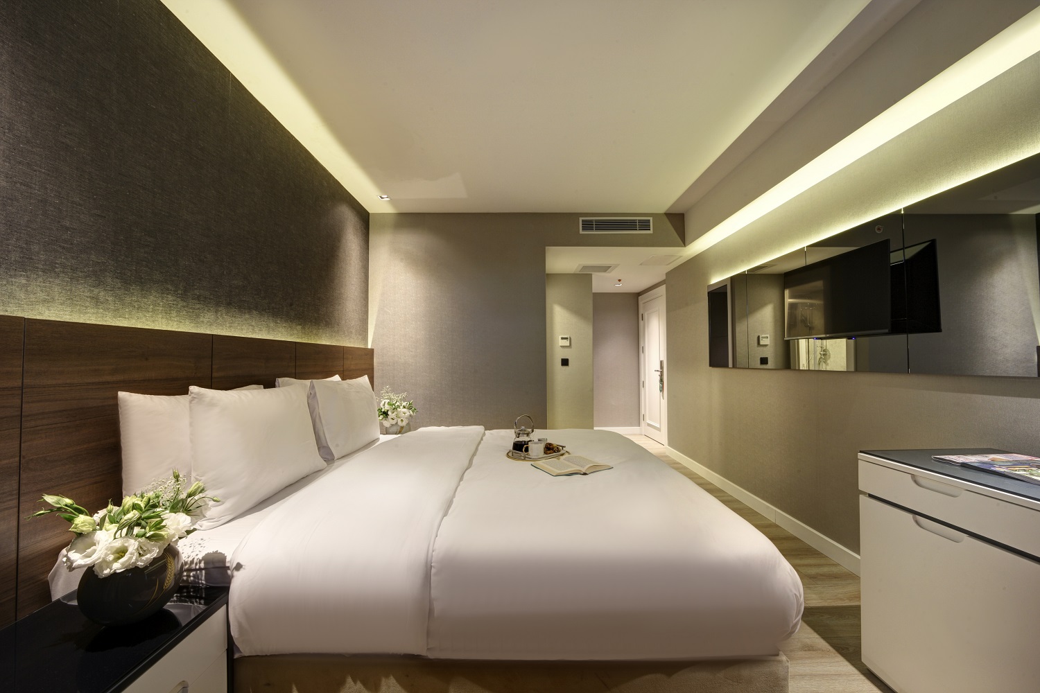 Standard Double or Twin Room Image 4