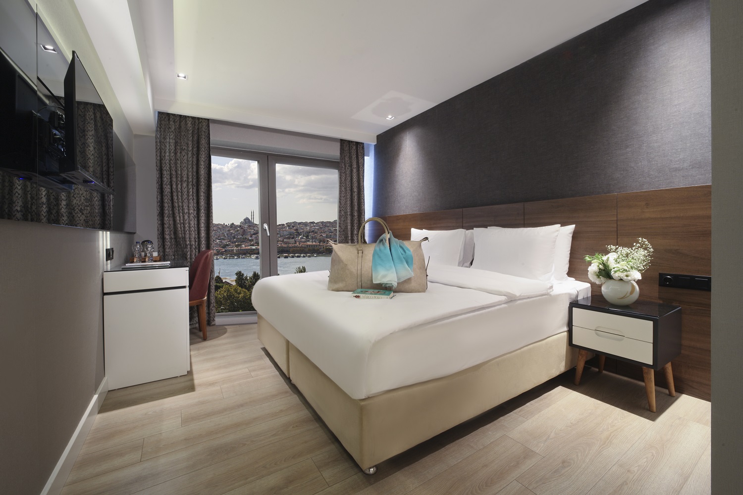 Standard Double or Twin Room Image 5